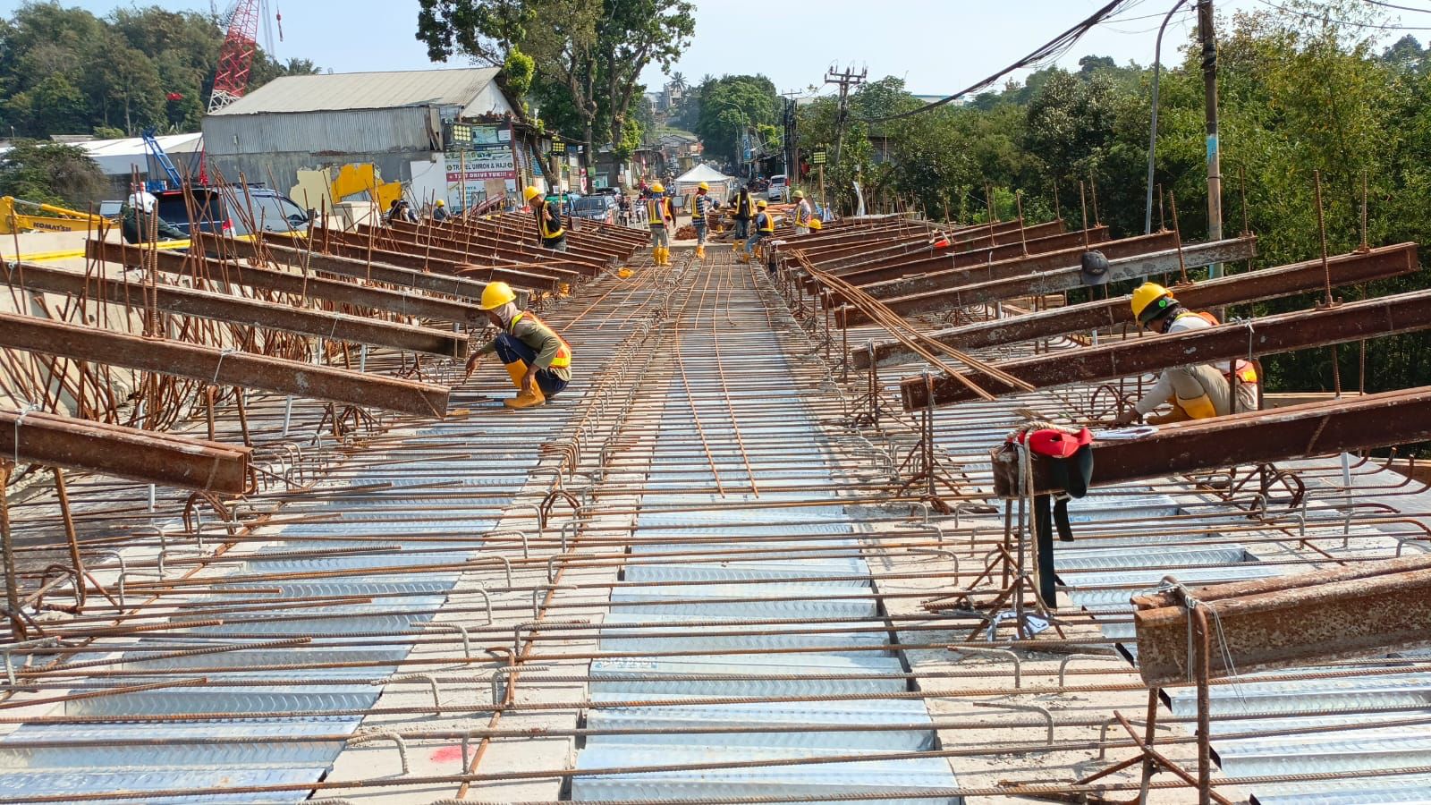 Tingkatkan Kualitas Infrastruktur Jalan, Brantas Abipraya Segera Tuntaskan Jembatan Cikereteg