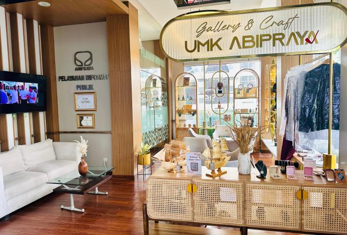 Gallery UMK & Craft Abipraya sebagai wadah mempromosikan produk-produk UMK binaan. 