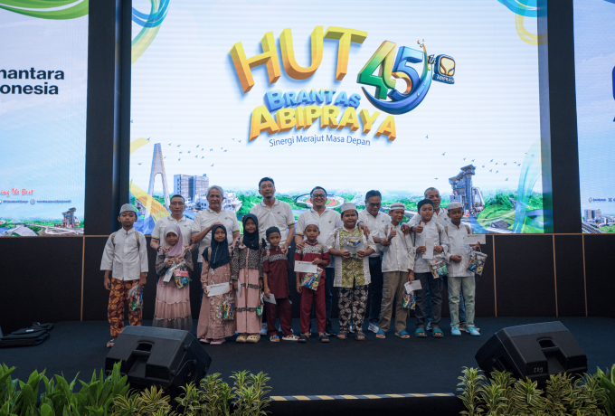 Kegiatan sosial santunan pada anak yatim