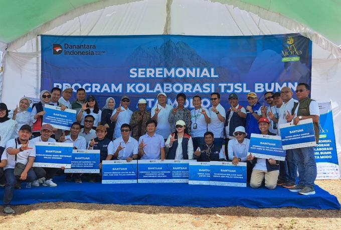 Seremonial program kolaborasi TJSL BUMN ATA MODO di Desa Komodo